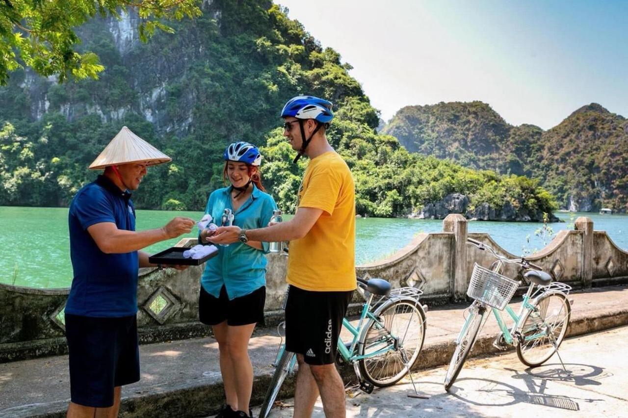 Hotel Genesis Luxury Regal Cruises Ha Long Exterior foto