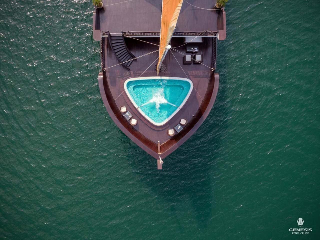 Hotel Genesis Luxury Regal Cruises Ha Long Exterior foto