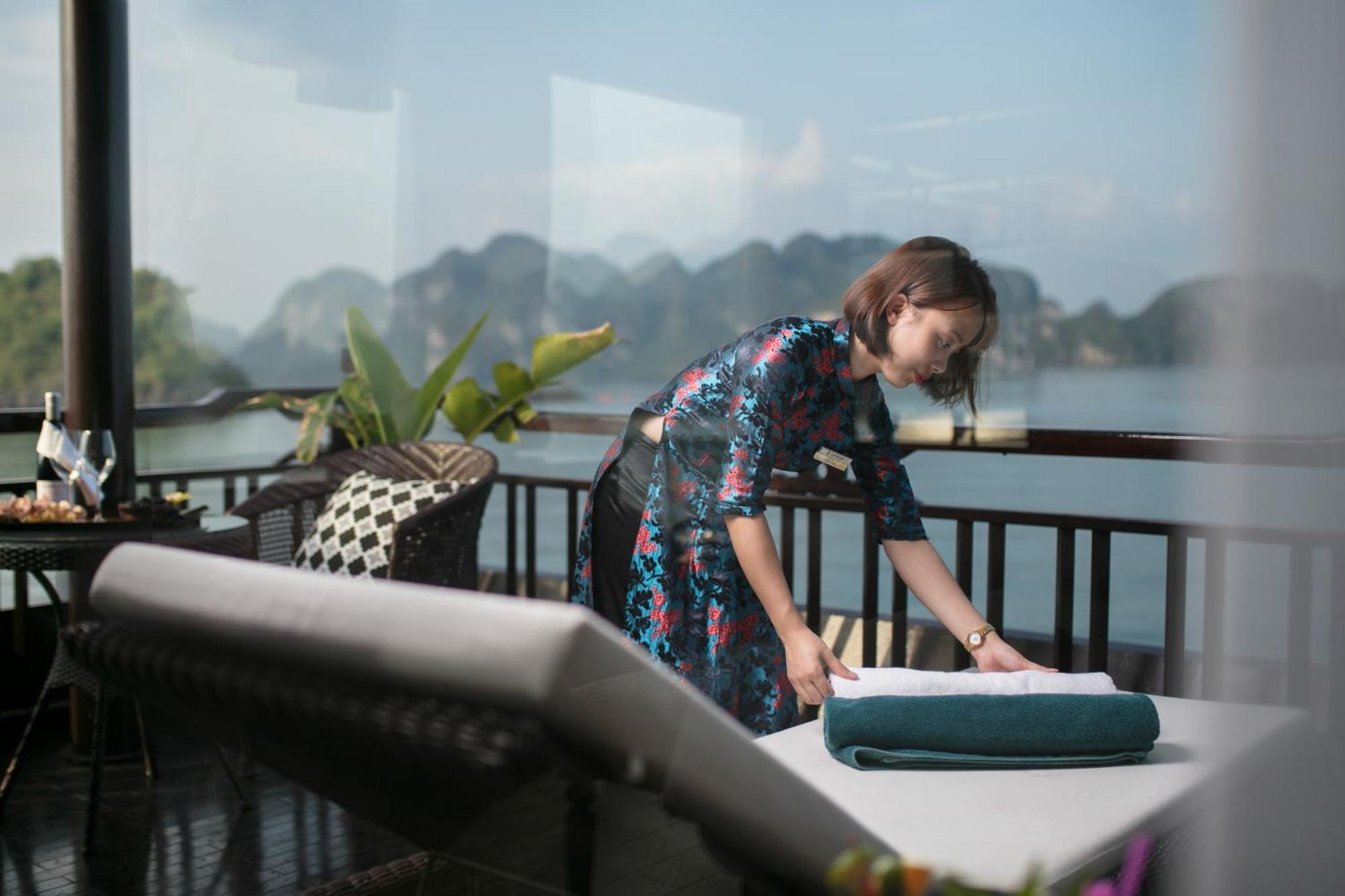 Hotel Genesis Luxury Regal Cruises Ha Long Exterior foto
