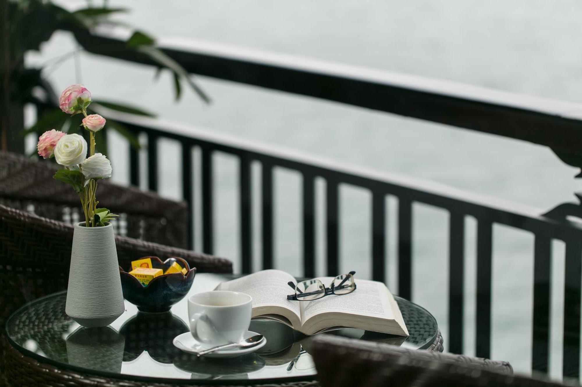 Hotel Genesis Luxury Regal Cruises Ha Long Exterior foto