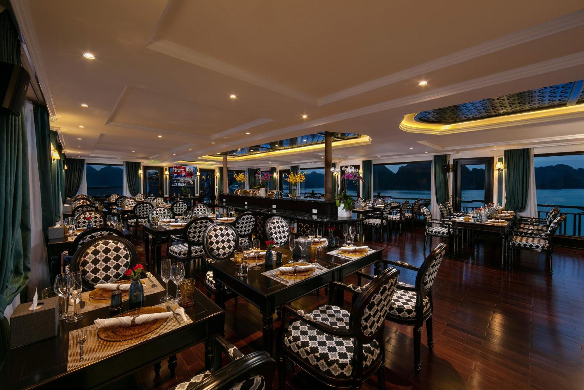 Hotel Genesis Luxury Regal Cruises Ha Long Exterior foto