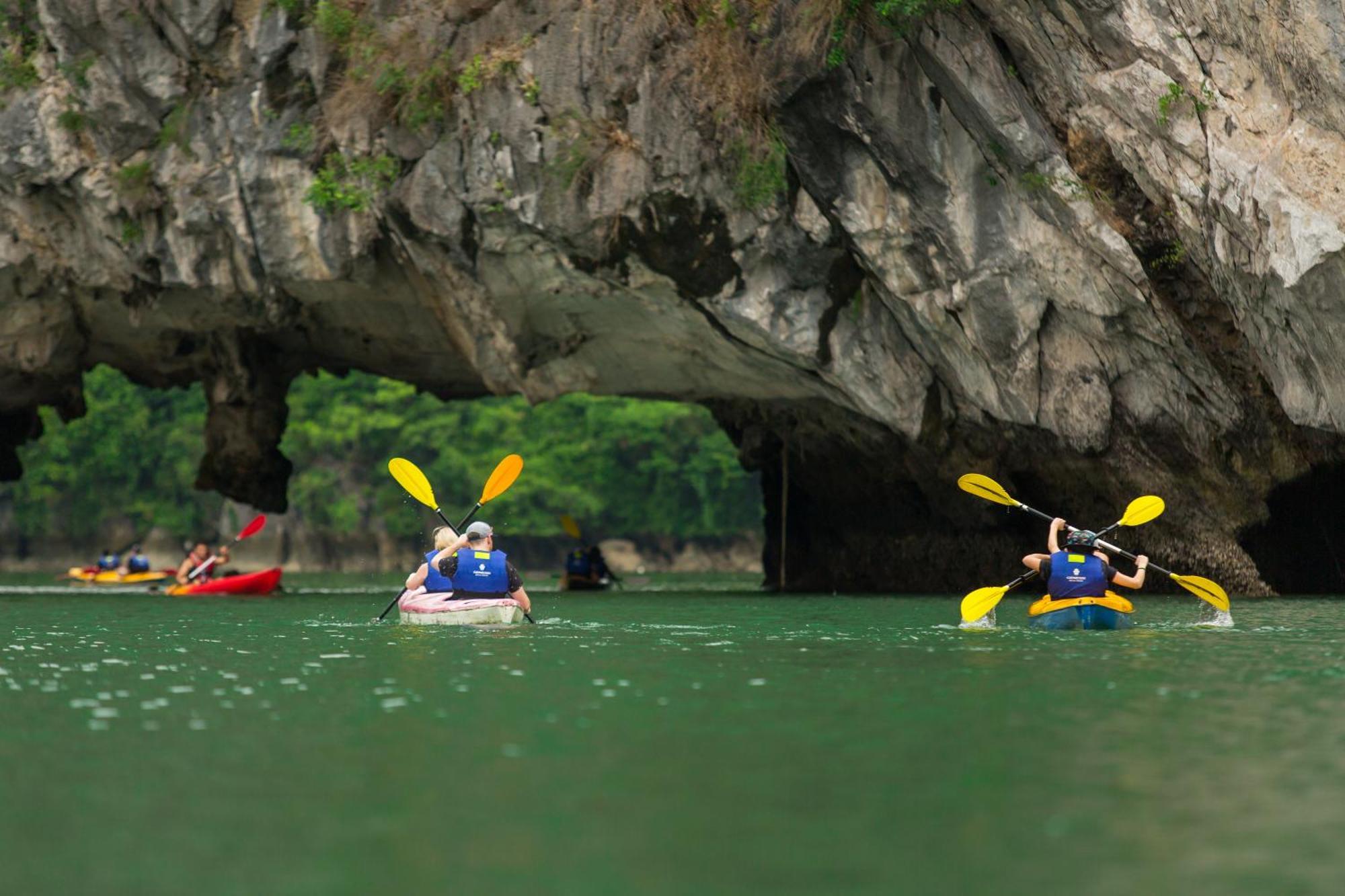 Hotel Genesis Luxury Regal Cruises Ha Long Exterior foto