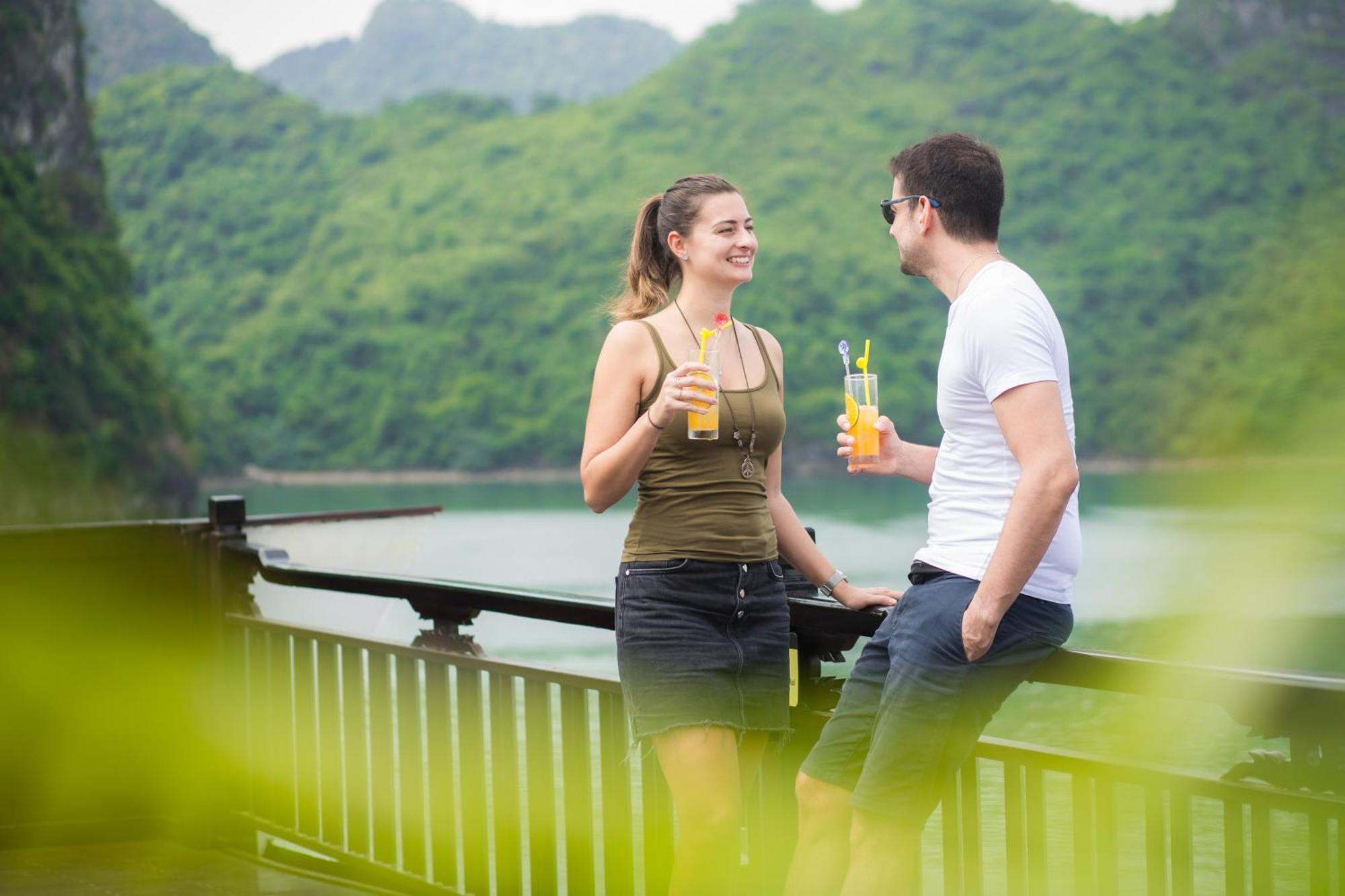 Hotel Genesis Luxury Regal Cruises Ha Long Exterior foto